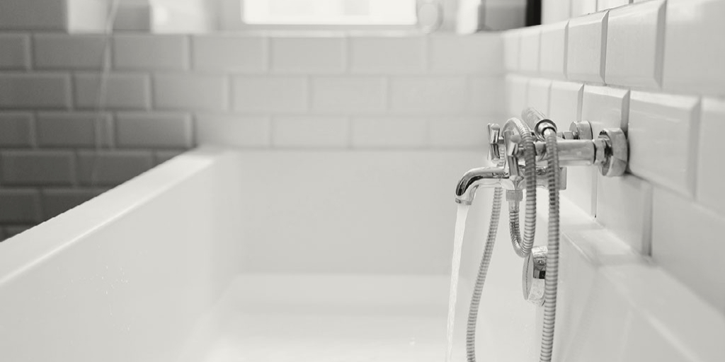 How to Replace the Caulk in Your Bathtub
